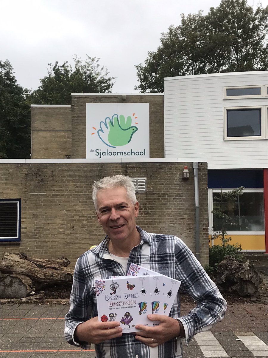 BranieBrouwer's tweet photo. Tweede dag Kinderboekenweek. Vandaag voorlezen op de Sjaloomschool in Katwijk. #Kinderboekenweek #NPORadio2 #KAPAF #Humberto #KhalidenSophie https://t.co/nadEvvQ3Wl