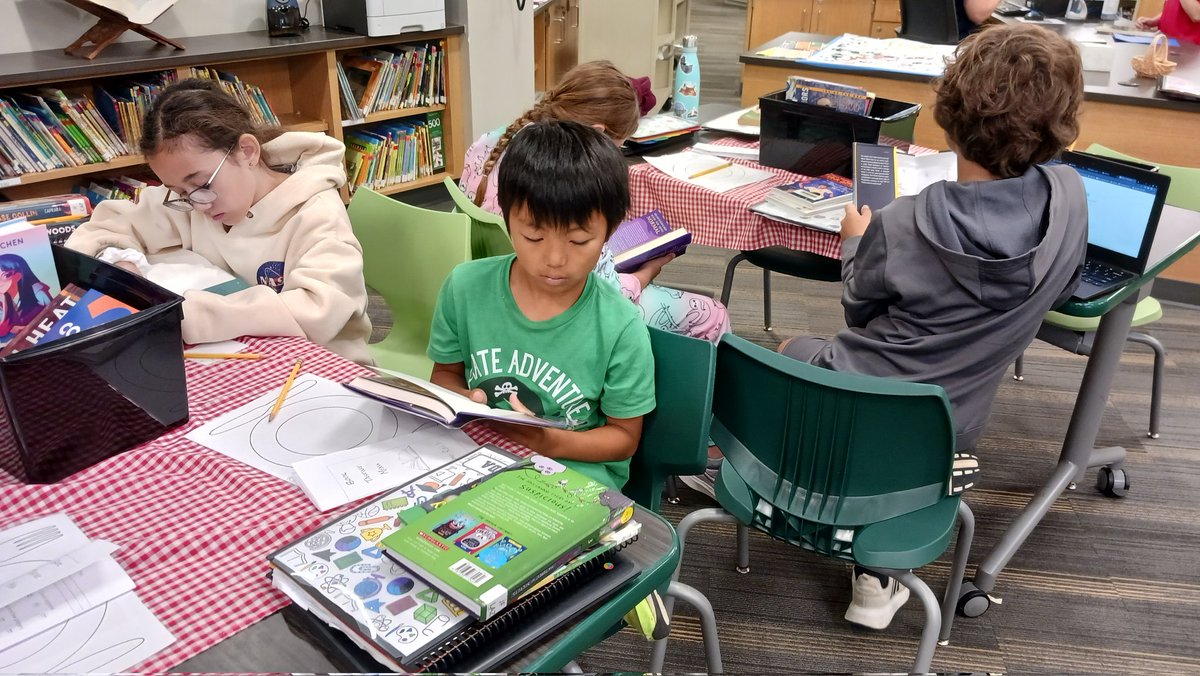 musuzq's tweet image. Book tasting week in the #pesd32 library!   So excited for new books! #librarylife