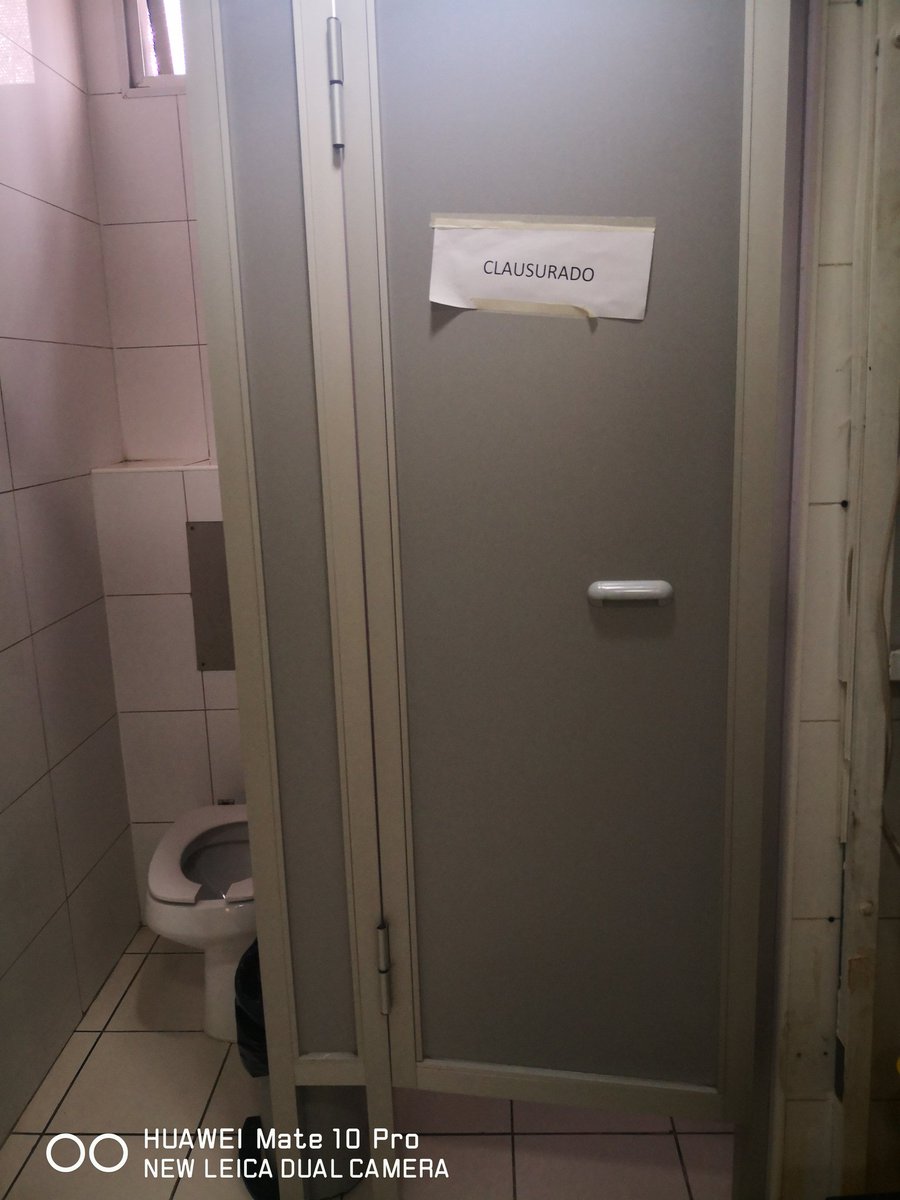tiare_camus's tweet photo. El presidente @GabrielBoric "ordena la casa" y cuándo los hospitales? Niños del #hospitalSanBorja más de una semana sin bañarse. No hay agua caliente y el estado de los baños ni hablar. Un hospital con excelentes especialistas y horrible infraestructura. https://t.co/YXxsxaG9uV