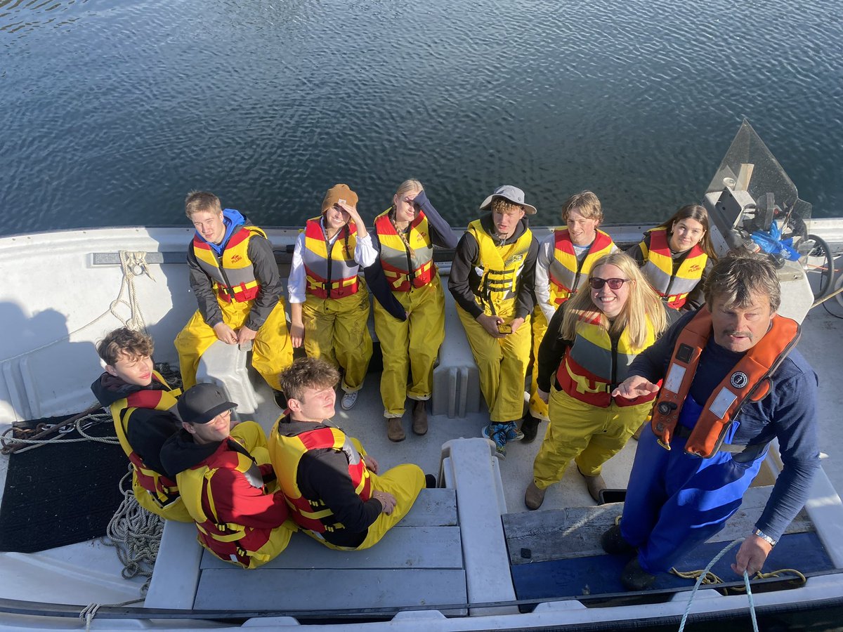 HhmNutrition's tweet photo. The best time on our field trip to @IslandRooms yesterday! Grateful for the opportunity to bring students here as a result of our @Farm2Cafeteria grant. @hhmoffice1 https://t.co/3NmktmjADk