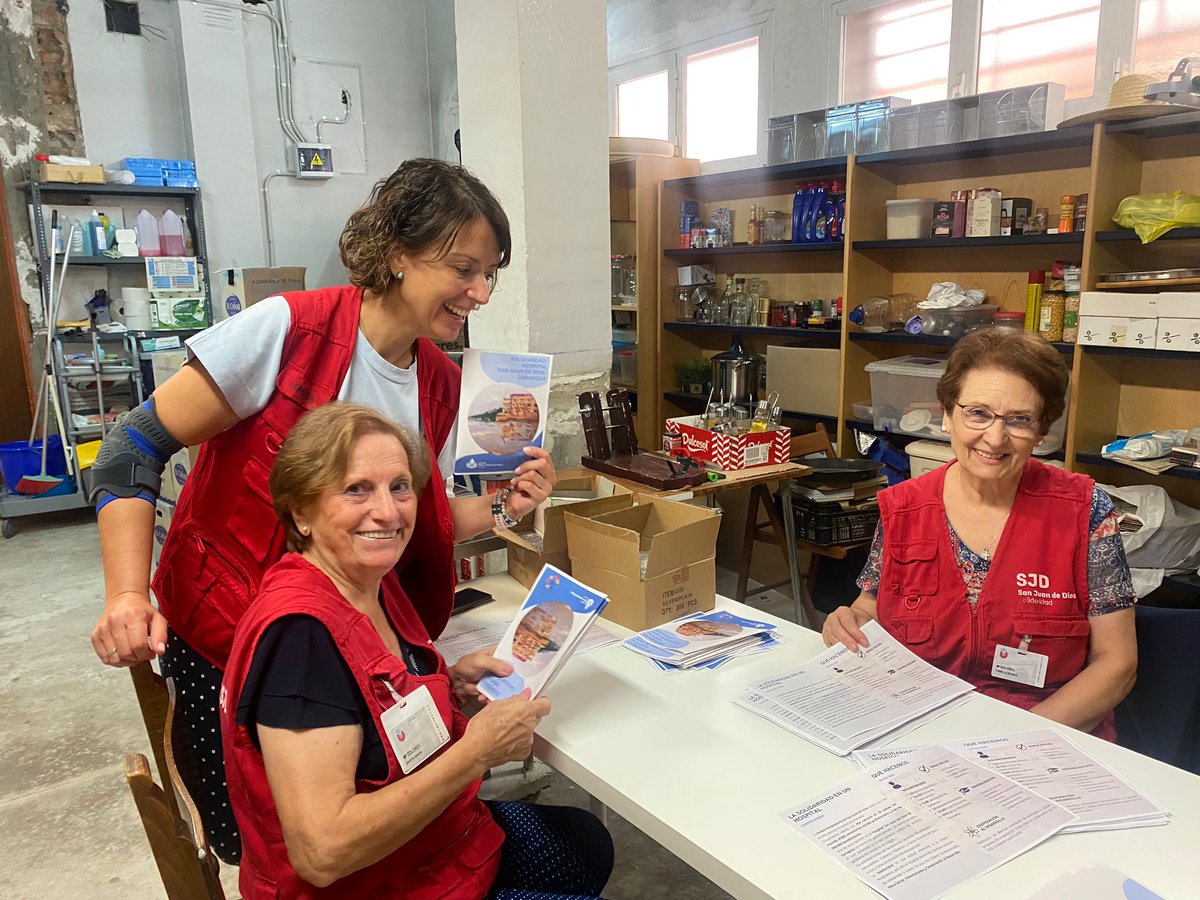 HSJD_Zaragoza's tweet photo. 💞Voluntarios del @HSJD_Zaragoza colaboran y ayudan en la preparación y organización de todos los productos que nos han hecho llegar las empresas patrocinadoras de la  | Cicloturista Solidaria por el Alzheimer de Zaragoza
¡GRACIAS!  💙 

🚴‍♂️#CylingForAlzheimer #RetoVoluntariadoSJD https://t.co/0i7MWTUOeO