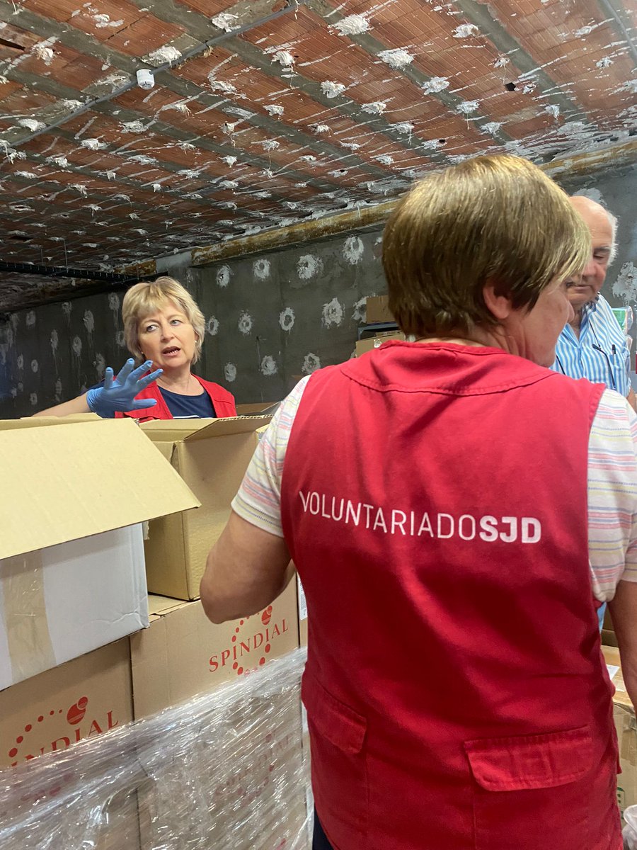 HSJD_Zaragoza's tweet photo. 💞Voluntarios del @HSJD_Zaragoza colaboran y ayudan en la preparación y organización de todos los productos que nos han hecho llegar las empresas patrocinadoras de la  | Cicloturista Solidaria por el Alzheimer de Zaragoza
¡GRACIAS!  💙 

🚴‍♂️#CylingForAlzheimer #RetoVoluntariadoSJD https://t.co/0i7MWTUOeO