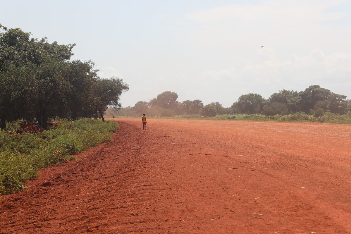 Ongoing construction work along Guolyar - Terekeka Road. 

Turning dirt roads into major modern highways across the country is a vision that is aligned with the Government’s promise to its people. Enjoy your Friday!
#Deliveringinfrastructurepromise
#ARC