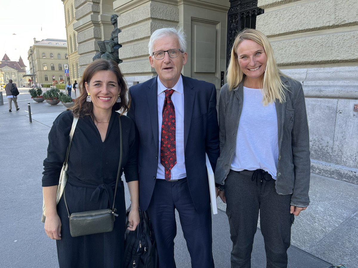 Es war mir eine  Ehre, Hans Stöckli an der letzten Ständeratssitzung zu begleiten. 44 Jahre politisches Geschick für eine soziale Schweiz <a href="/spkantonbern/">SPBE</a> 
Es ist nun Zeit für@flaviawasserfallen in seine Stapfen zu treten. Meinerseits hoffe ich, das Seeland vertreten zu dürfen.