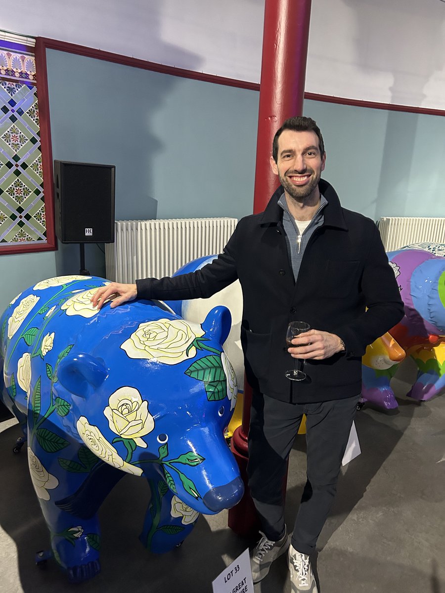 Leigh Day (@leighday_law) on Twitter photo We're absolutely delighted to have won The Great Yorkshire Bear at the #LeedsBearHunt auction last night!
Thanks <a href="/LeedsBearHunt/">Leeds Bear Hunt</a> for a wonderful evening. It's vital we support <a href="/LDShospcharity/">Leeds Hospitals Charity</a> to ensure the highest level of clinical care is provided at Leeds Children's Hospital. We're absolutely delighted to have won The Great Yorkshire Bear at the #LeedsBearHunt auction last night!
Thanks <a href="/LeedsBearHunt/">Leeds Bear Hunt</a> for a wonderful evening. It's vital we support <a href="/LDShospcharity/">Leeds Hospitals Charity</a> to ensure the highest level of clinical care is provided at Leeds Children's Hospital.