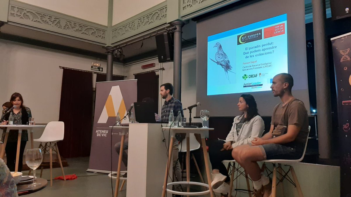 It was really fun to present my research on bird extinctions in the #EuropeanResearchNight at the @AteneudeVic. Really engaged audience, with lots of questions. Thanks @UDivulga for organizing this fantastic event. #NitRecerCat @CREAF_ecologia @BecarisFLC
