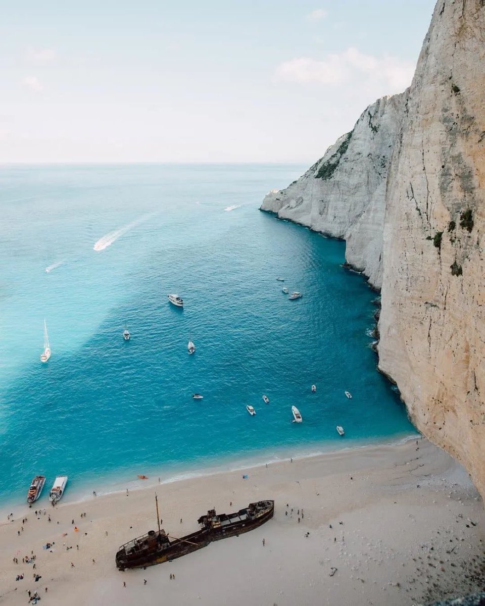 viewsoff_'s tweet image. Beach in Greece.