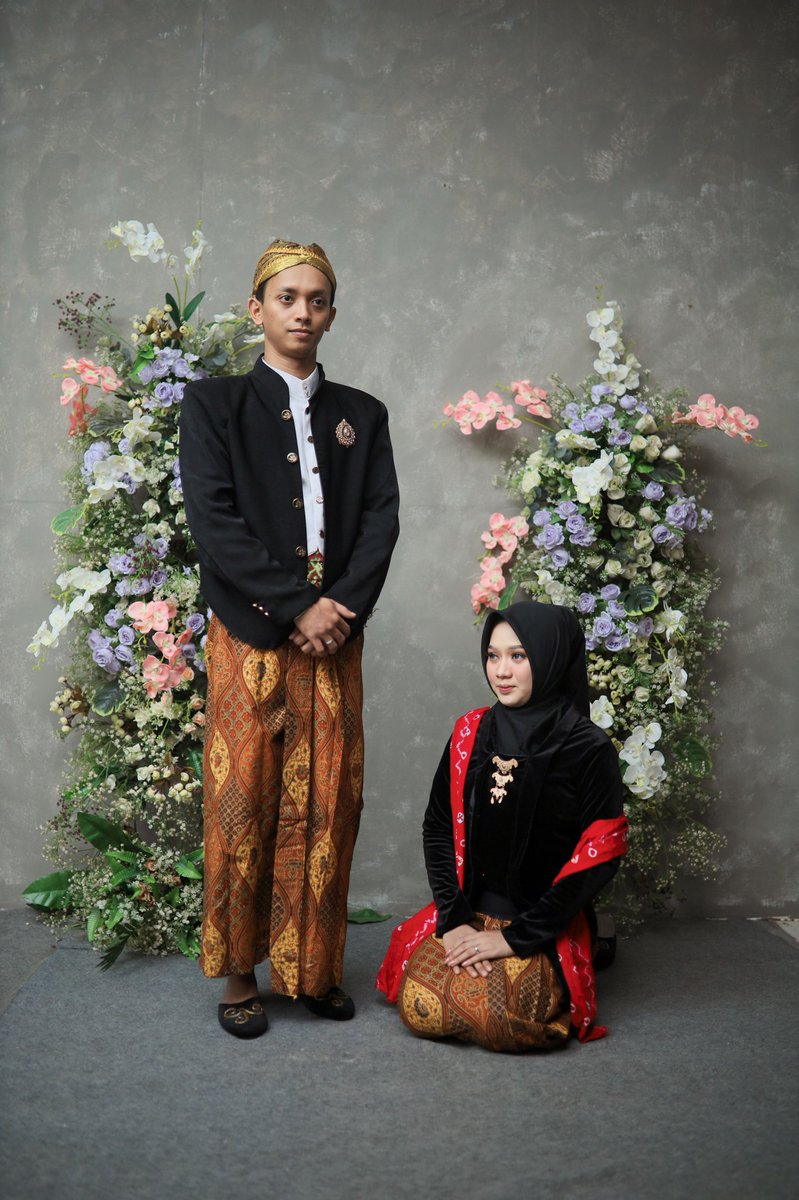 ayu_lendott's tweet photo. A dreams that willcome true 🥺💍🖤 https://t.co/d0XXkW8Ydq