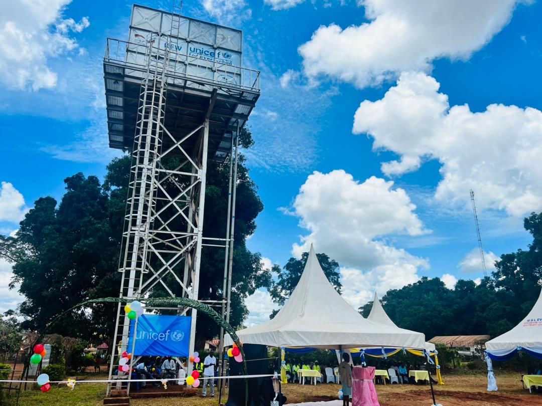 Celebrating: 45,600 citizens have access to clean water in Yambio 🇸🇸! 🇩🇪 provided 2.3 M € thru KfW, partnering with UNICEF & authorities. Another step towards better living conditions! Dr. Björn Niere, our Head of Cooperation, participated in the handover. #WaterForAll #SSOT