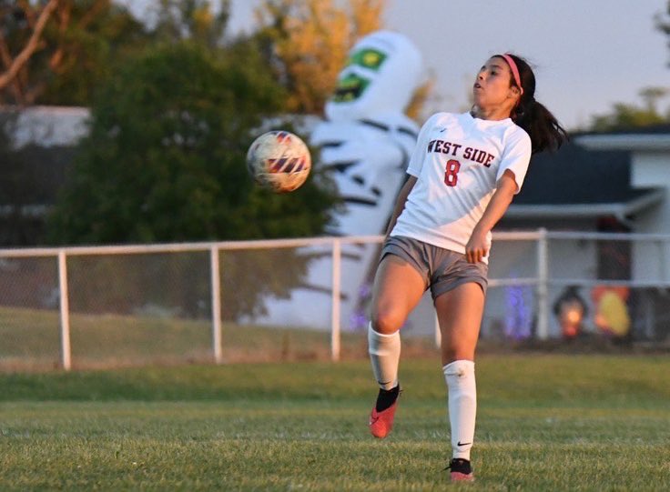 BLRMKRdave's tweet photo. #fourfaves from West Lafayette 5️⃣➖0️⃣ Win at Benton Central

🔺Goals: Pedley(2), Werth, Sujith, Kovich

@wl_athleticsrdp 
@wl_girlssoccer 

#positivity👍 #mentalhealthmatters💚 
#favoriteseason🍁 https://t.co/qpPjC7vsyO
