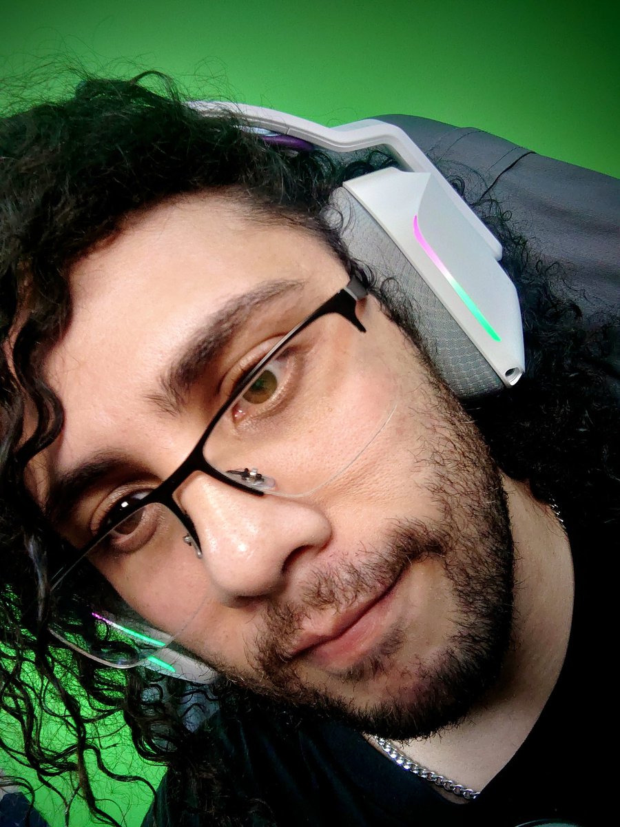 AlphaWolfPaw's tweet photo. It's my BURFDAE at midnight tonight 🙃 I'd love to see you by my strim ❤️ Come by and say hi 👋 https://t.co/UhCeBExO2k