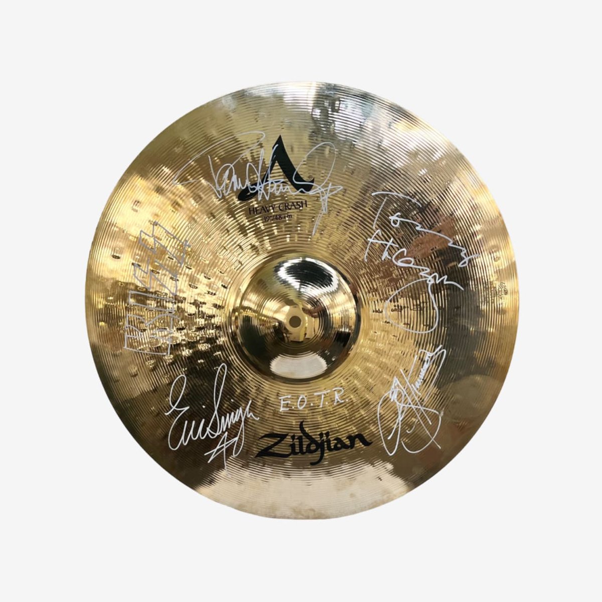kiss's tweet photo. Celebrate Zildjian's 400th Anniversary through the spirit of giving back. Bid on the KISS cymbal to support @MusiCares.

This 18" Zildjian A Custom Crash Cymbal is signed in white by Paul Stanley, Gene Simmons, Tommy Thayer and Eric Singer.

Bid now at https://t.co/xfHHiMnyAL https://t.co/80B9t8MX0v