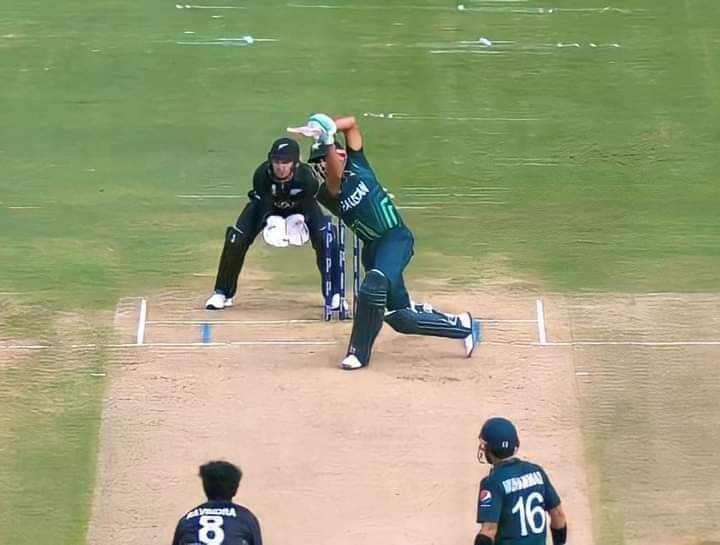 ShaheensBrigade's tweet photo. 𝙆𝙝𝙤𝙤𝙗𝙨𝙪𝙧𝙖𝙩 𝙨𝙝𝙤𝙩𝙚𝙣, @babarazam258! 🤌

#PAKvNZ https://t.co/rfXIIGeQG0