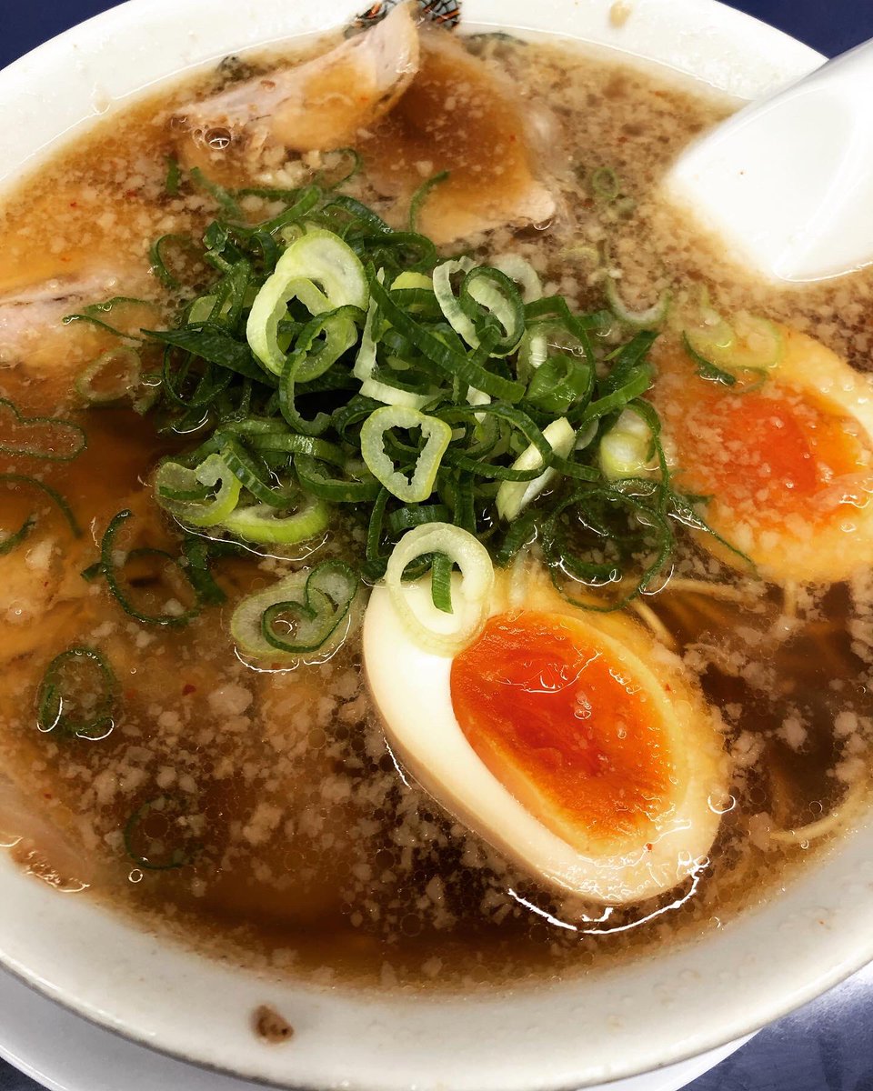 linen_studio0's tweet photo. 今日はフルムーンらしいです。
ラーメンに煮卵付けちゃった2〜✌️
美味しかった2〜✌️
美味し過ぎて灰になっちゃった2〜✌️
みんなにもラーメンおすそわけだ2〜✌️

ご馳走様でした。

 #ラーメン
 #夜ご飯
 #飯テロ
 #美味しい
 #煮卵
 #月見
 #満月
 #フルムーン
 #SHOCKYORK!!!! https://t.co/6RlaXp4yBj
