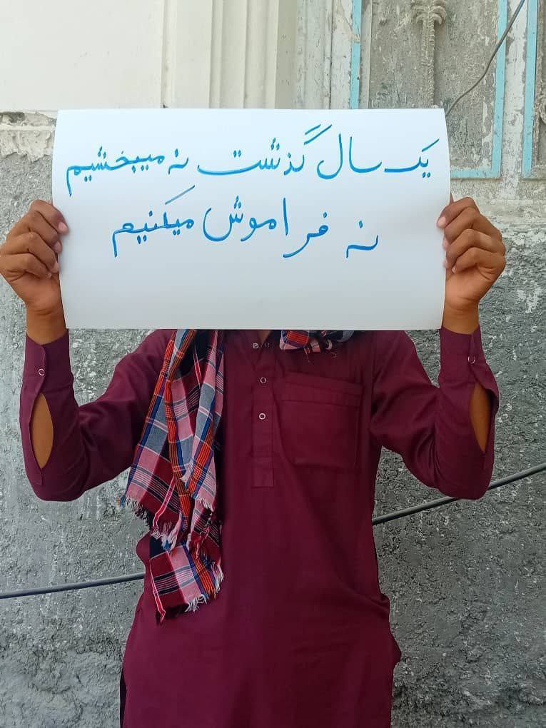Hamdlin_banokan's tweet photo. پلاکاردهای اعتراضی کودکان بلوچ در راسک

 همدلین بانُکان/ امروز جمعه ۷ مهر ماه ۱۴۰۲، کودکان و نوجوانان راسک در حمایت از کودکان شهید کشتار زاهدان و در حمایت از مولانا فتحی محمد نقشبندی با در دست داشتن پلاکاردهای مفهومی اعتراضات خود را اعلام کردند
#سالگرد_جمعه_خونین 
#کشتار_زاهدان https://t.co/Aat98o3VsW