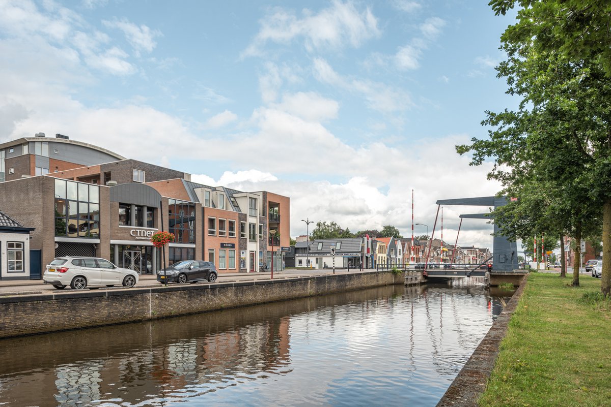 SchoonhovenBOG's tweet photo. [TE HUUR HEERENVEEN] Volledig gemoderniseerd en verduurzaamd kantoorpand, totaal VVO ca. 435 m² met 9 parkeerplaatsen en een fietsenstalling op het bijbehorende afsluitbare (parkeer)terrein.

Meer weten? https://t.co/h3rjh7W2De https://t.co/y5ATy9yels