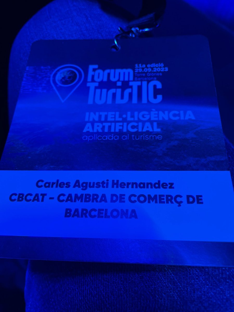 Representant el @CBCat_io @CambraBCN al #ForumTurisTic de #Barcelona organitzat per @Eurecat_news . Intel-ligència artificial aplicada al #turisme , un sector en el que hi estem treballant i on aviat tindrem novetats