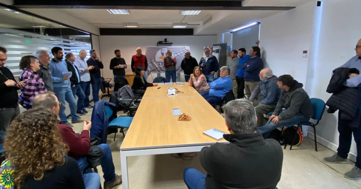 JApdfa's tweet photo. #Retiro 📌

Participamos de la presentación de las, y los candidatos de la #seccional #adifse #sosfe de @apdfanacional 🚆🇦🇷

Felicitaciones compañeros y compañeras! 💪🏻

#AdrianSilvaConduccion 
@ApdfaAdrian @BeaIvArguello @_mauriciosalas @ESTEBAN_FER82 @GraffNico https://t.co/NOsyfbjdVz