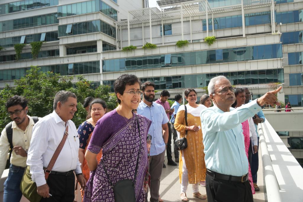 AtishiAAP's tweet photo. Exploring the @iitmadras Research Park &amp; Incubation Centre - one of the most advanced spaces for industry-academia collaboration in India

It’s home to 300+ incubated start-ups &amp; 80 R&amp;D Organisations!

So much to learn for us to promote entrepreneurship in Delhi’s Universities.. https://t.co/PSfkBolw9a