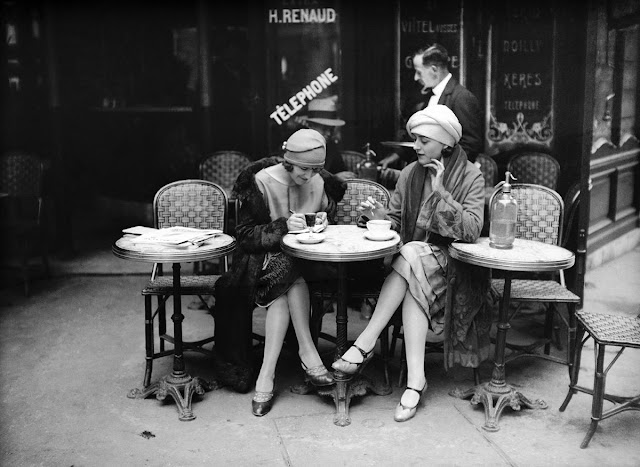 Today on Culture Stories I look at the story behind this popular #1920s cafe shot! #DjunaBarnes #SolitaSolano #MauriceLouisBranger #Paris #TheLostGeneration #MiniBiographies #Bohemian #Writers  open.substack.com/pub/culturesto…