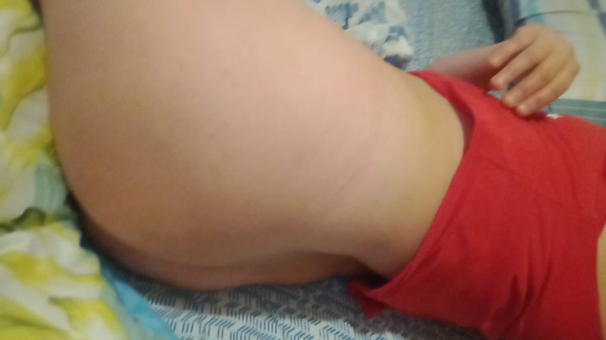 David26643141's tweet photo. Muy buen día gente así se arranca el fin de semana yo en kinesiología y ella me manda besos y estas fotos para q me recupere a ver sus mg y rt https://t.co/a2otlB2Cw2