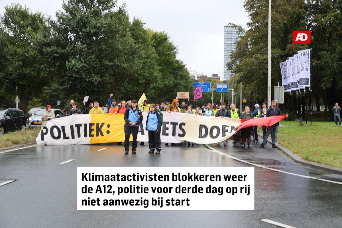 🔥Ook vandaag heeft #ExtinctionRebellion de permanente #A12Blokkade in stand gehouden om een direct einde te eisen aan de 40 tot 46,5 miljard euro aan #FossieleSubsidies per jaar.🔥

#StopFossieleSubsidies

De politie heeft het trouwens echt opgegeven:
ad.nl/den-haag/klima…