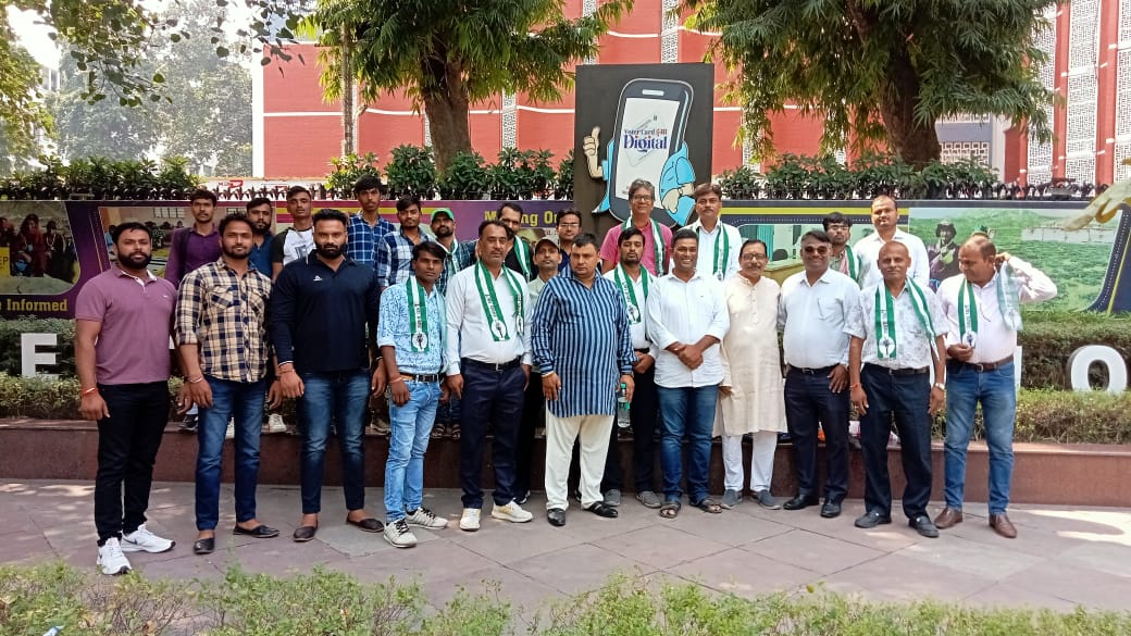 binodmandal239's tweet photo. नई दिल्ली में भारतीय निर्वाचन आयोग से समता पार्टी समर्थकों ने मांग की - शिवसेना (उद्धव बालासाहेब ठाकरे) से मशाल चिन्ह वापस लेकर समता पार्टी को दिया जाय।
#Samataparty https://t.co/Xp6aLqIteV