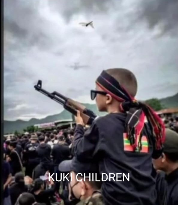iamsatchit's tweet photo. Hello World! have a look at the level of difference. Kuki children are taught to protest with sophisticated weapon, whereas Meitei children are protesting against crime with a bamboo flame torch. #SaveMeitei #KukiAtrocites https://t.co/xtewY9d0iH