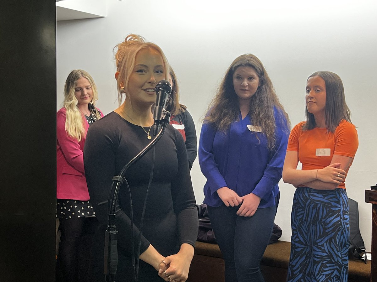 Laura Lacole tweet media