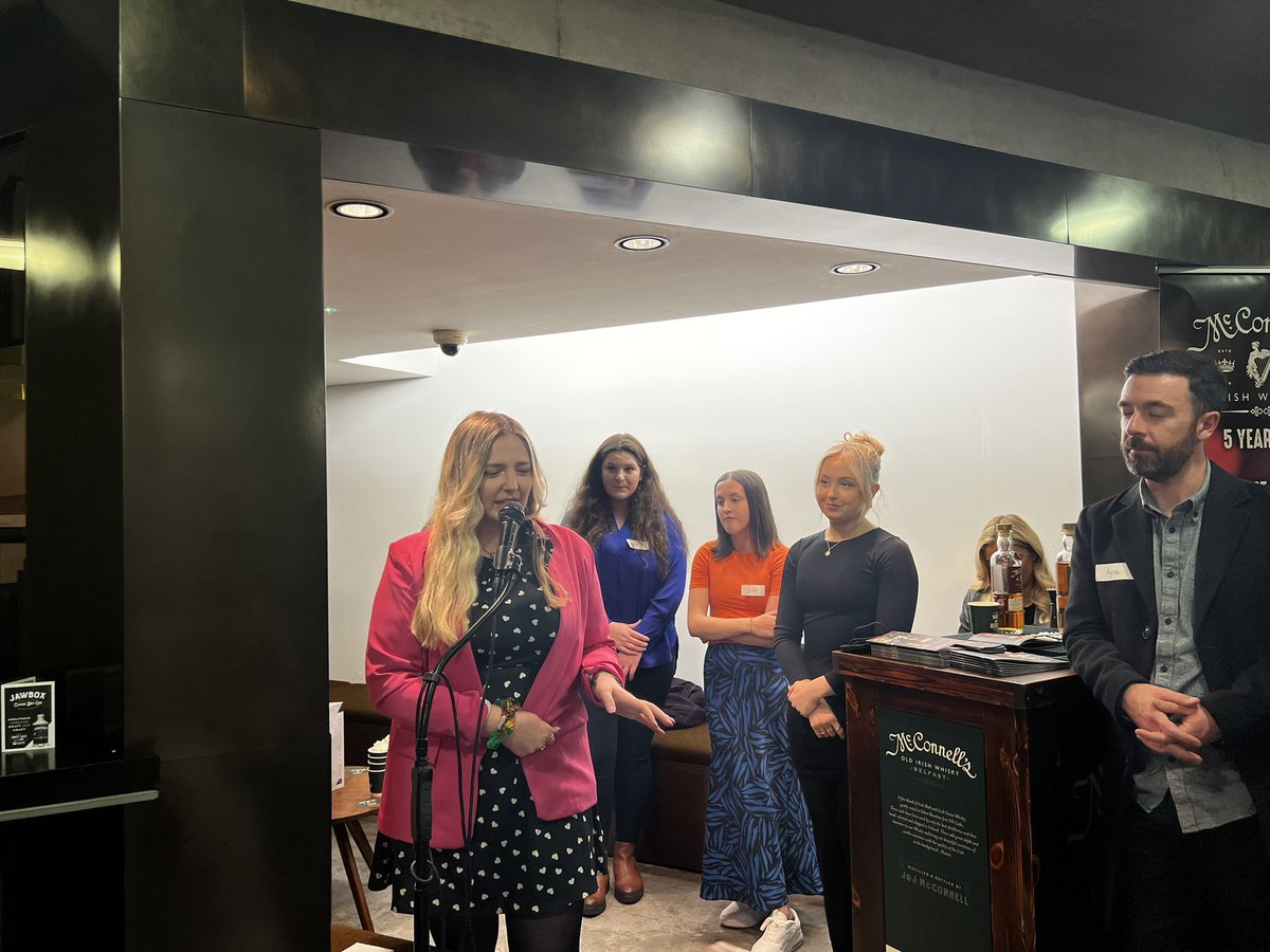 Laura Lacole tweet media