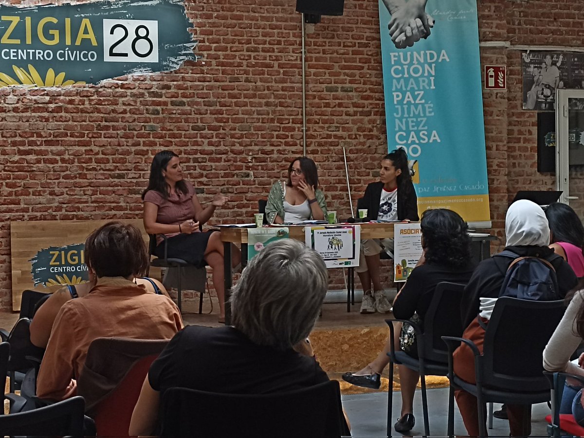 Impacto_CLineal's tweet photo. Escuchamos atentamente a nuestra compañera Bárbara Paz, Mediadora Im(pacto) en el barrio, trabajadora de la @FRAVM 🌻 https://t.co/7BQDRVgchX