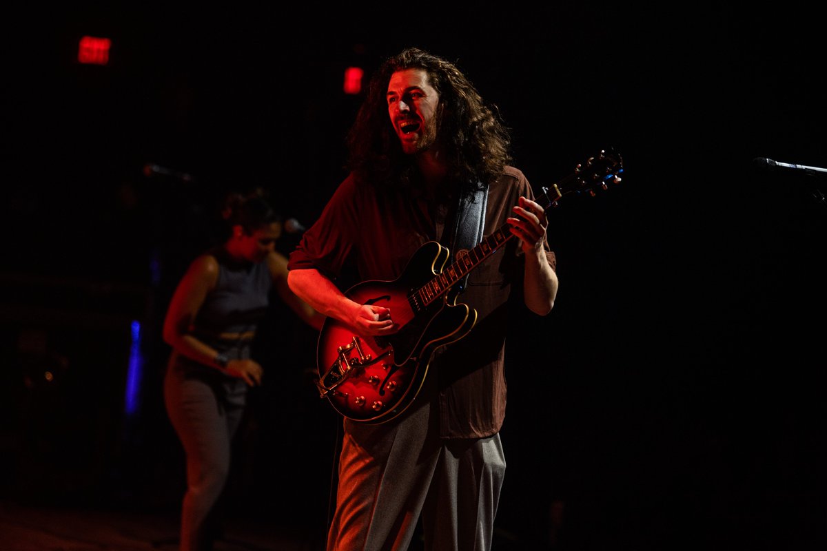 Hozier's tweet photo. Had such a good time playing at @TheAnthemDC these past two nights. Sincere thank you to everyone who made these last few days so special 🖤  

📸 @ruthlessimagery https://t.co/SMfm3mIREz