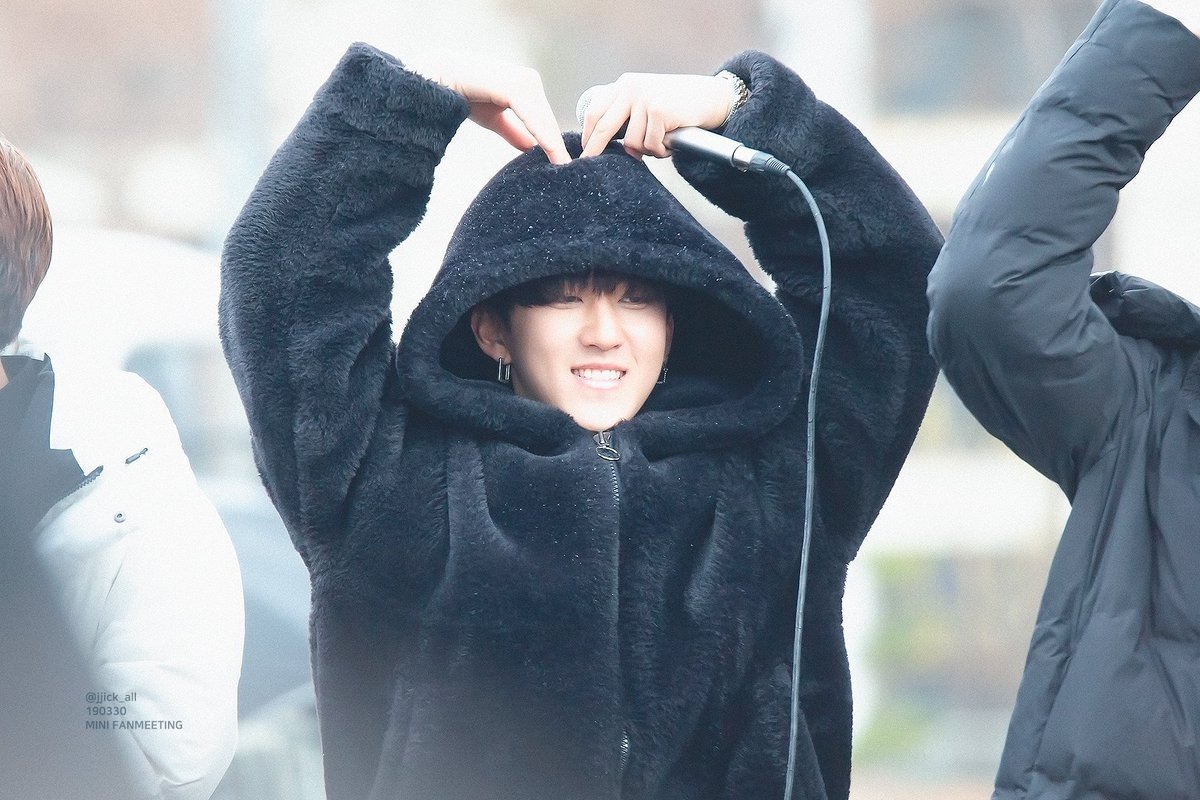 everychangbin's tweet photo. May I present 190330 Changbin for absolutely no reason other than he is stunning https://t.co/fJGXJDjyOw