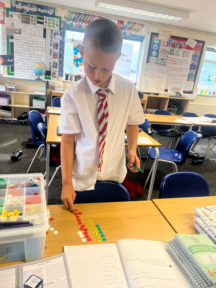 LEO_maths's tweet image. @CCJacademy have been hard at renaming one ten for ten ones. Physical manipulatives have been key to demonstrate why we the renamed ten turns 4 into 14. 

#placevalue #mathslearning