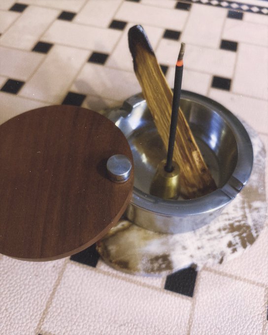 ウッドのほう難しいんですが火種長引かせる方法知りませんか&hellip;🍂 香りはウッドのほうが好きで&hellip; https://t.co/Y5VIkracN5