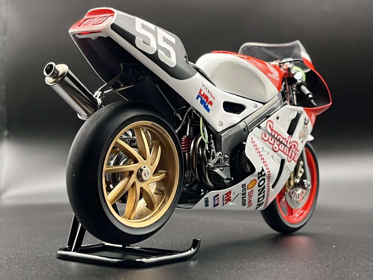 BCNR33LM's tweet image. #アンリミテッドオートモデルコンペ
#バイクプラモ盛上げ隊
#RC30
#C_C_C展示会
#PrettyMessyStudio
スガキヤホンダwithうたたねレーシング　マモラ/木下恵司 組 1991年鈴鹿8時間耐久レース参戦仕様のVFR750R(RC30)完成しました♬
ワークスではないがHRCキット組込車で上位完走を目指すチーム

続く→