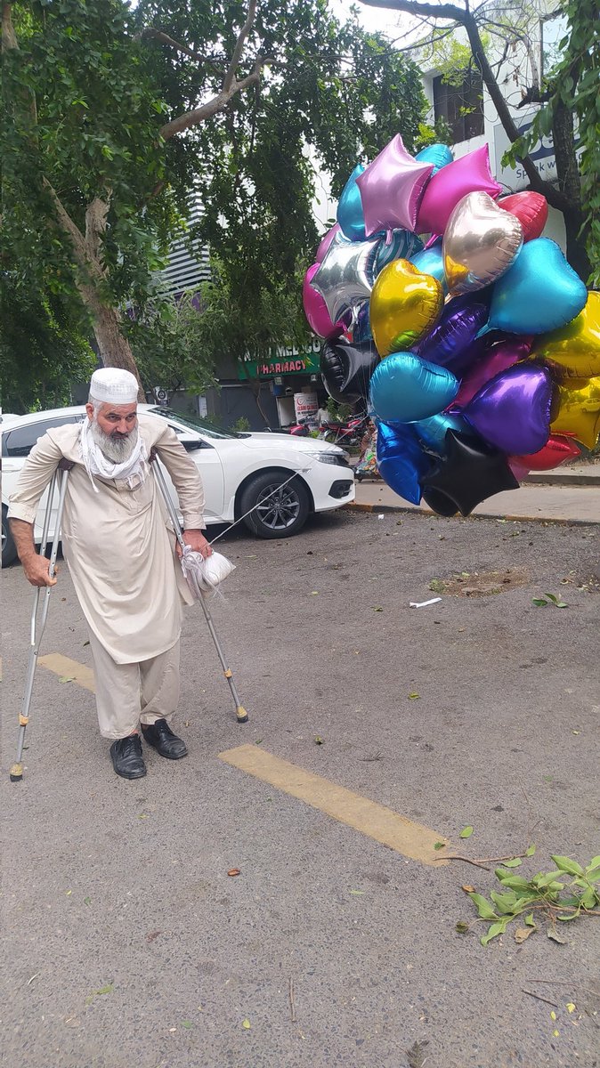 This Baba Jee was selling balloons in F-7, Islamabad. He could barely walk. On having a conversation with him, he told that he's doing this to meet the basic needs especially medicines. My heart broke into million pieces when I saw the tears in his eyes. Easypaisa: 03065005808