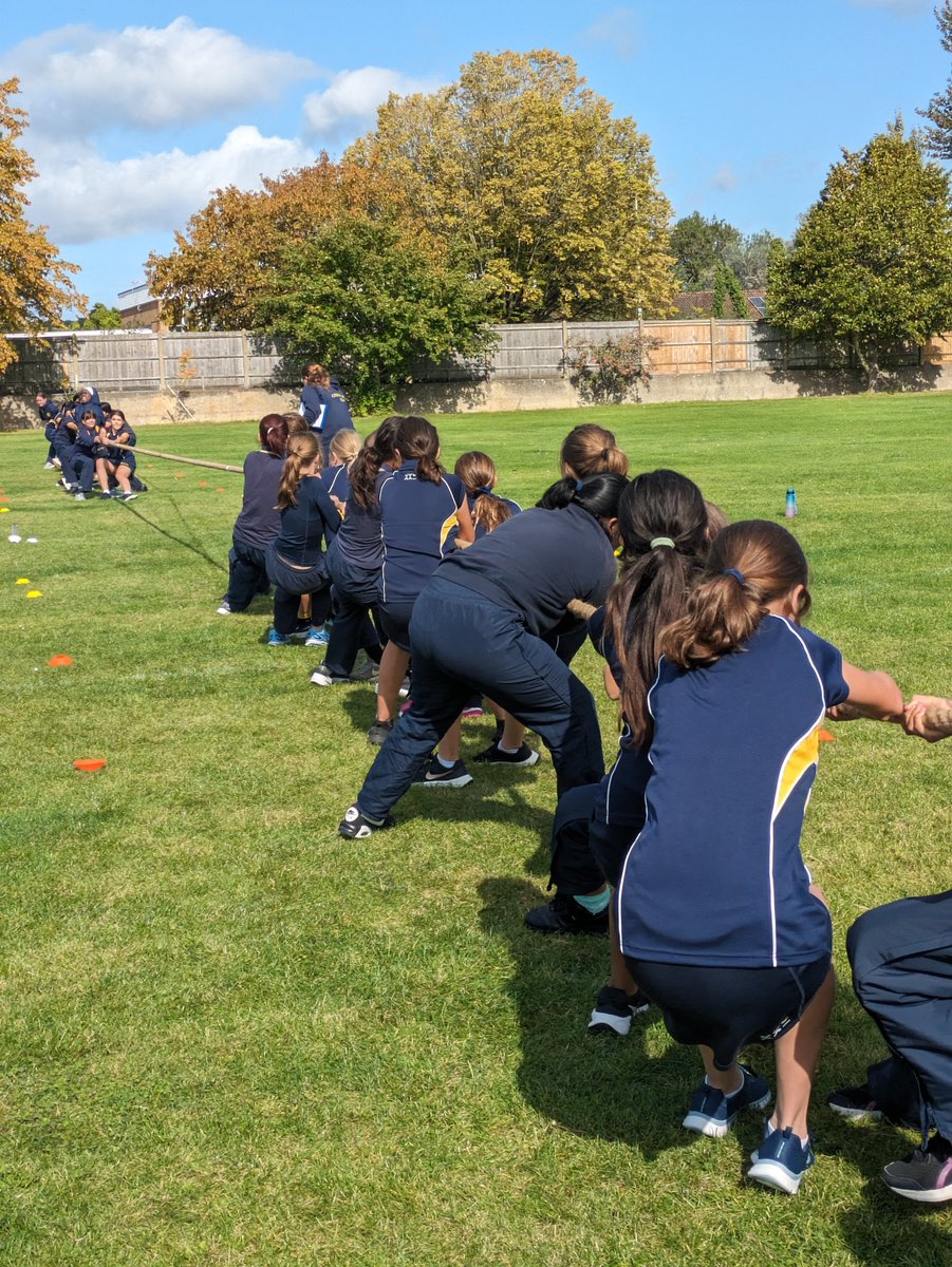 OXCoCurriculum's tweet image. Amazing teamwork! #pullingtogether @OxfordHighSch @oxfordhighpe