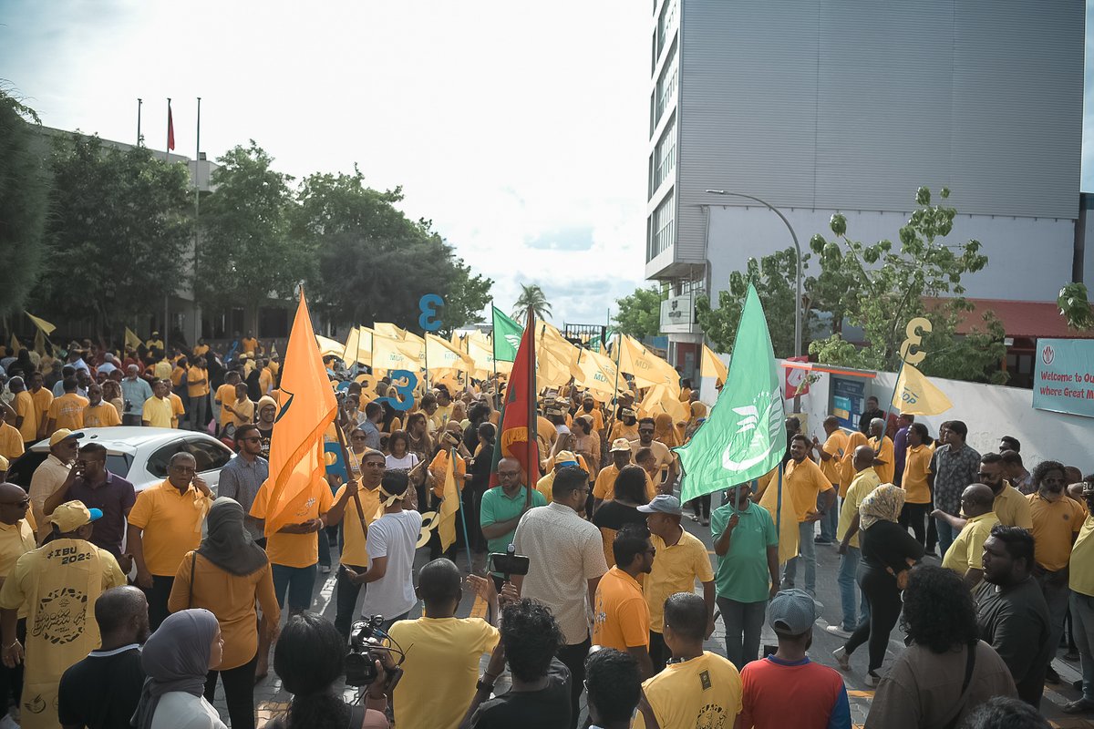 ރައީސް އިބްރާހީމް މުޙައްމަދު ޞާލިޙުގެ ކެމްޕެއިން ނިންމުމުގެ ހަރަކާތް
ސަން ފޮޓޯ: މުޙައްމަދު ޝާތިއު އަބްދުﷲ
ތަފްސީލް: sun.mv