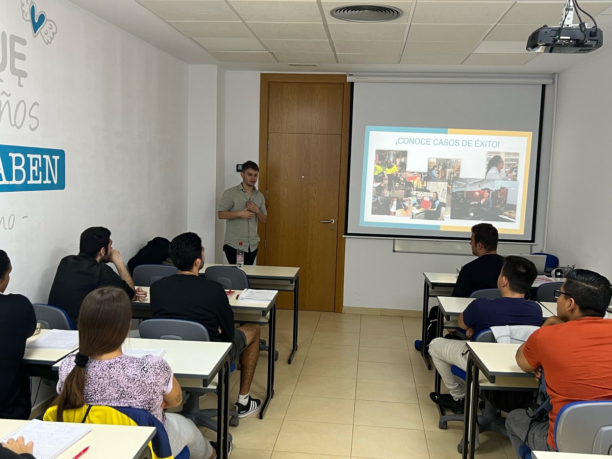 camaradesevilla's tweet image. ¡El Campus de Formación de la @camaradesevilla acoge una nueva jornada de orientación sobre las ventajas de la #FPDual!

👉L@s alumn@s del curso de #PICE de carretillero han disfrutado de una interesante jornada impartida por el embajador de #SomosFPDual @SomosFPDual_.