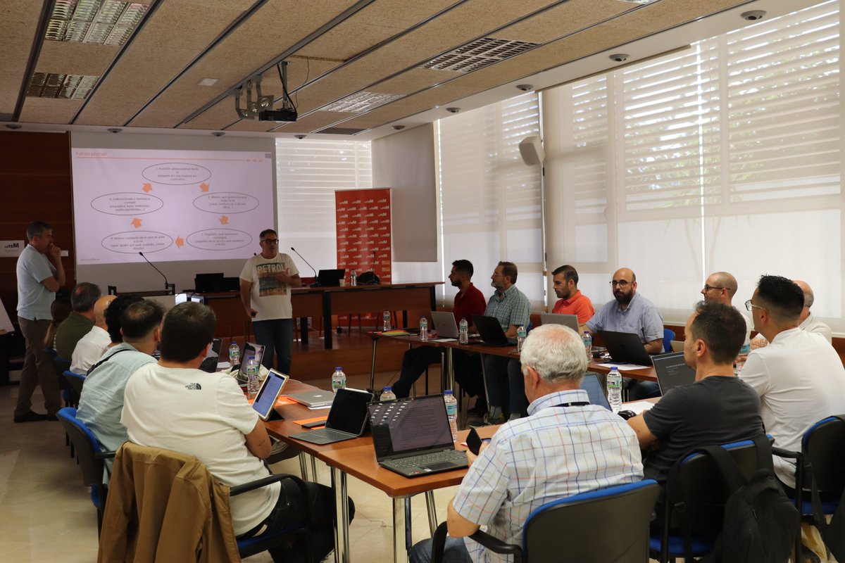 💭 Ayer finalizaron nuestros talleres de inteligencia artificial y cómo aplicarla para potenciar el crecimiento de tu empresa 👩‍💼🚀
¡Muy agradecidos por la acogida de esta iniciativa, ha  sido toda una experiencia! 
¿Repetimos?…😉