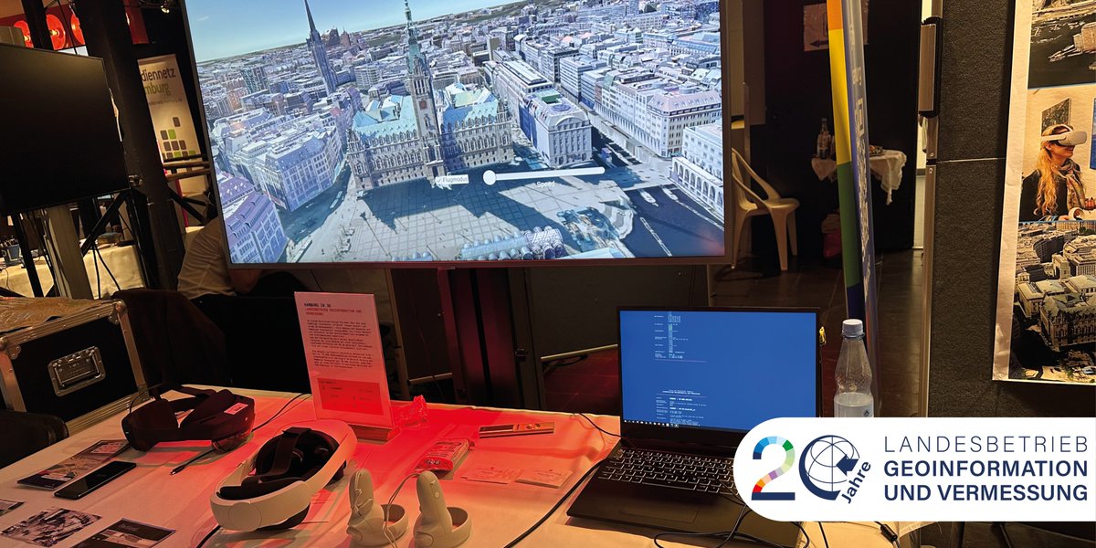 HH_Geo's tweet photo. Bei der Auftaktveranstaltung für den Beteiligungsprozess zum #HddW (Haus der digitalen Welt) waren wir mit #3D-Stadtmodell, #VR-Brille und zur Vorstellung der #UrbanDataPlatform (#UDP) vor Ort. Die Begeisterung der Besuchenden für #Digitalisierung war spürbar. #ThrowbackThursday https://t.co/Qt1zO82WLK