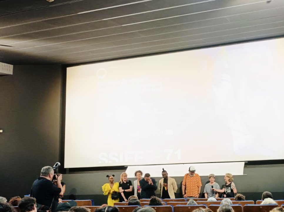 Atzo Bidasoa 2018-2023 dokumentalaren estreinaldian. 

Eskerrikasko Jone, Fermin eta talde osoari, berriro ere gure bailaran hain garrantzitsua den errealitate honi ahotsa eman, eta Bidasoa bizitza ere badela aldarrikatzeagatik. 

Zorionak! <a href="/UnanuaJone/">Jone Unanua 🇵🇸</a> <a href="/muguruzafm/">Fermin Muguruza</a>