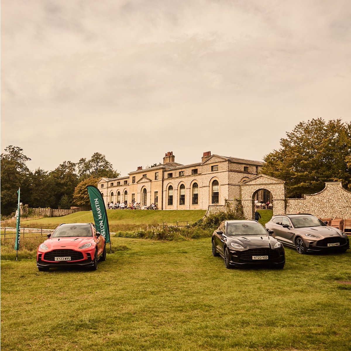 HackettLondon's tweet image. Driven by our love for motorsports and fashion, we were delighted and honoured to attend and watch brand collaborator Jenson Button racing at the iconic Goodwood Revival.

#HowToHackett #HackettLondon