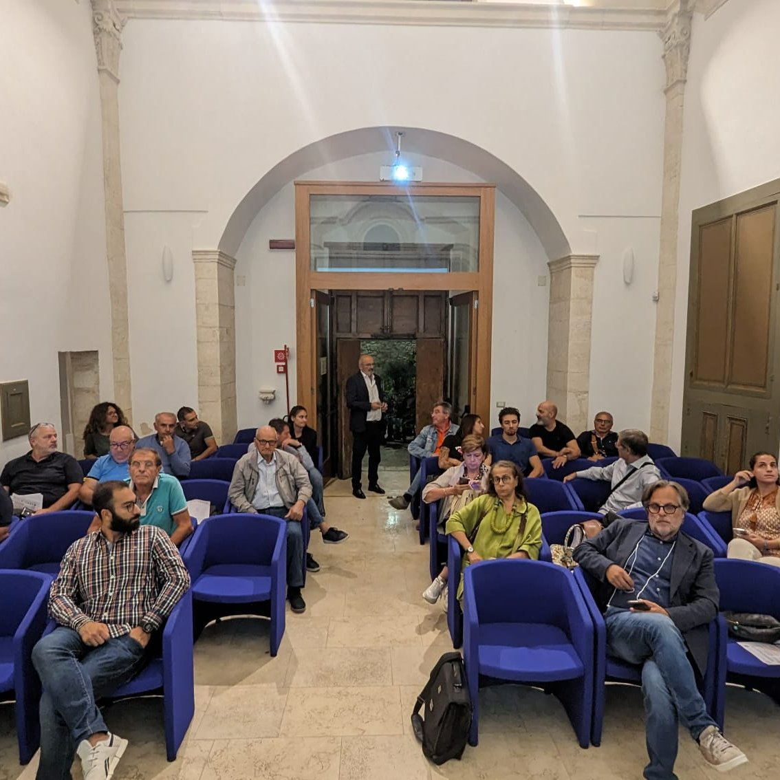 GALSudEstBarese's tweet photo. Oggi il GAL fa tappa ad Acquaviva delle Fonti per una consultazione con le istituzioni, le associazioni, le imprese in vista della nuova Strategia di Sviluppo Locale 2023 2027. L'appuntamento è alle ore 19 a Palazzo De Mari in Sala Colafemmina. https://t.co/jIqxLN1tKs