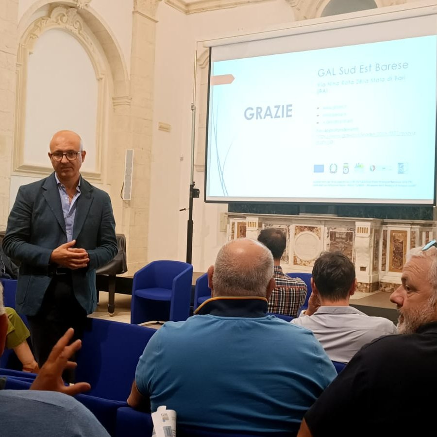 GALSudEstBarese's tweet photo. Oggi il GAL fa tappa ad Acquaviva delle Fonti per una consultazione con le istituzioni, le associazioni, le imprese in vista della nuova Strategia di Sviluppo Locale 2023 2027. L'appuntamento è alle ore 19 a Palazzo De Mari in Sala Colafemmina. https://t.co/jIqxLN1tKs