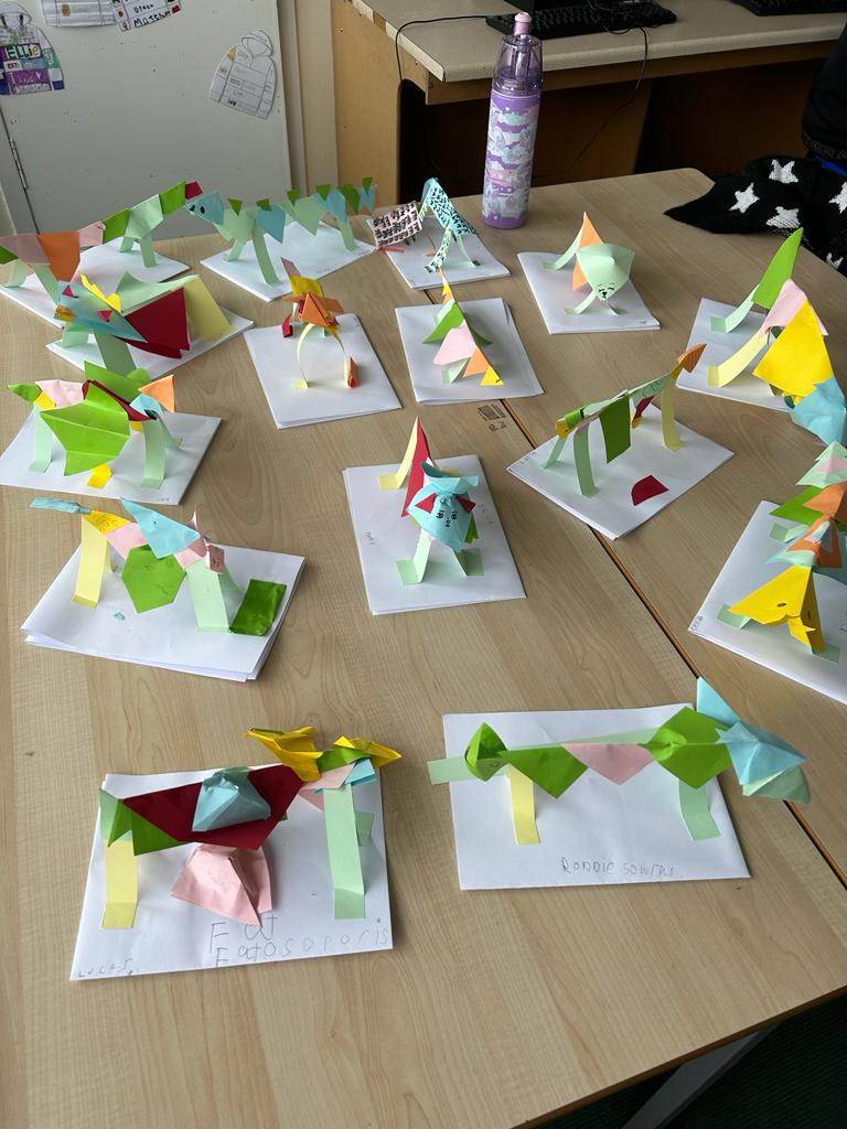 HeriotPrimary's tweet photo. P5b looked at shape, size and strength before beginning their STEM statue projects🗿Impressive! #STEMRen #scientists https://t.co/tZ1kbgtK1j