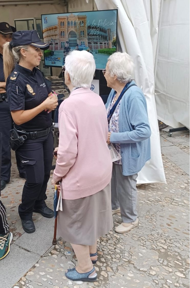 Nuestros #mayores siempre cuidaron de nosotros 🤗

Ahora les toca a ellos recibir todo nuestro #cariño 💙 ayuda y #comprensión 

Hoy es el #DíaInternacionalDeLasPersonasDeEdad 

Hoy es un día más para demostrarles que siempre estaremos a su lado

#BuenosDías 
#FelizDomingo
