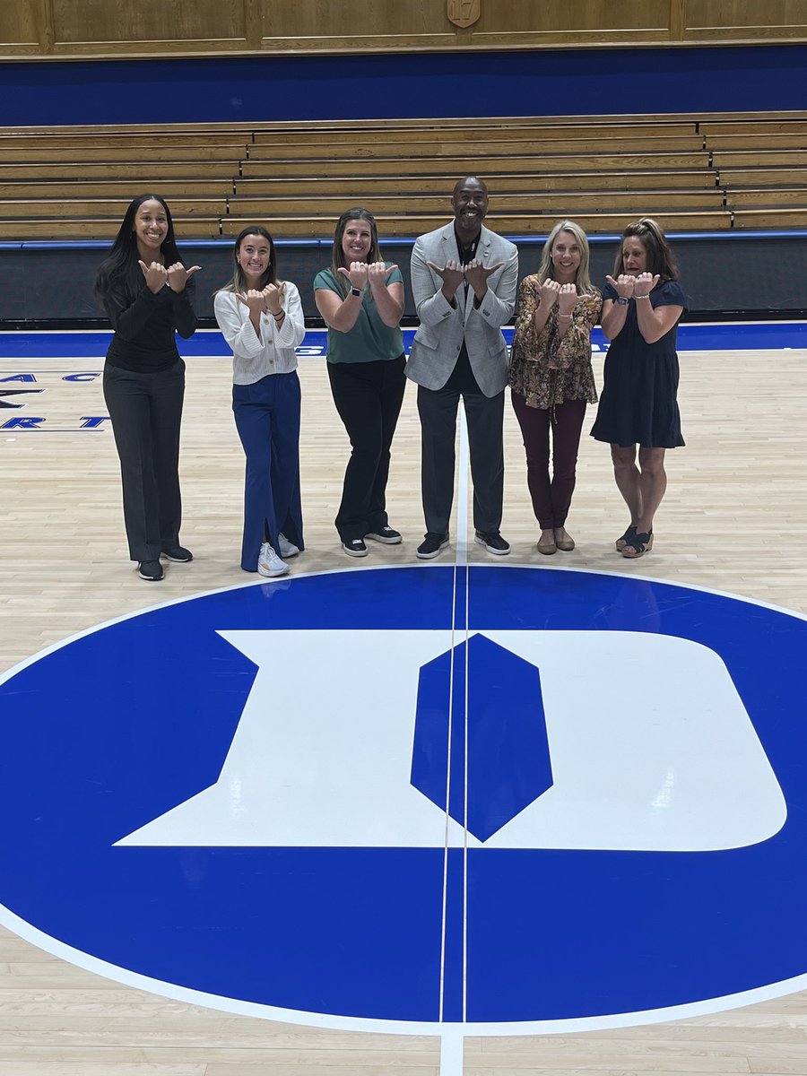MarcusManning2's tweet photo. Great to have @usacheer @LooieLauri @klchard & @Lori_Ransome visit #Durham! S/O to @DukeATHLETICS @dukerec & @NCCUAthletics for providing us a tour. #OneTeamOneDurham #Opportunities https://t.co/MB2hXqHaH6