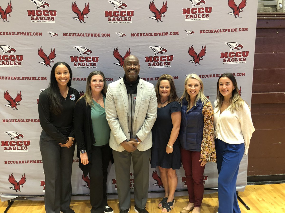 MarcusManning2's tweet photo. Great to have @usacheer @LooieLauri @klchard & @Lori_Ransome visit #Durham! S/O to @DukeATHLETICS @dukerec & @NCCUAthletics for providing us a tour. #OneTeamOneDurham #Opportunities https://t.co/MB2hXqHaH6
